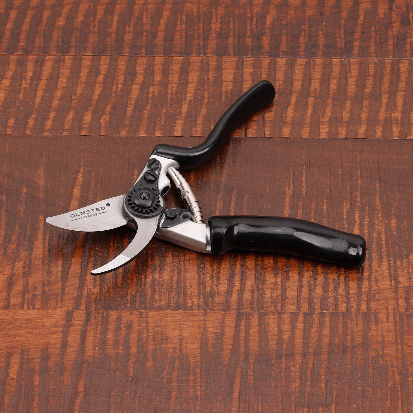 Hand Bypass Pruner – Olmsted Forge